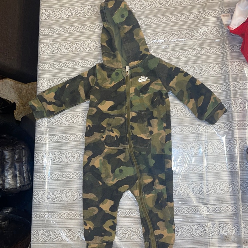 Nike Baby Toddler camouflage FLEECE LONG SLEEVE ZIP-FRONT COVERALL size 9 months